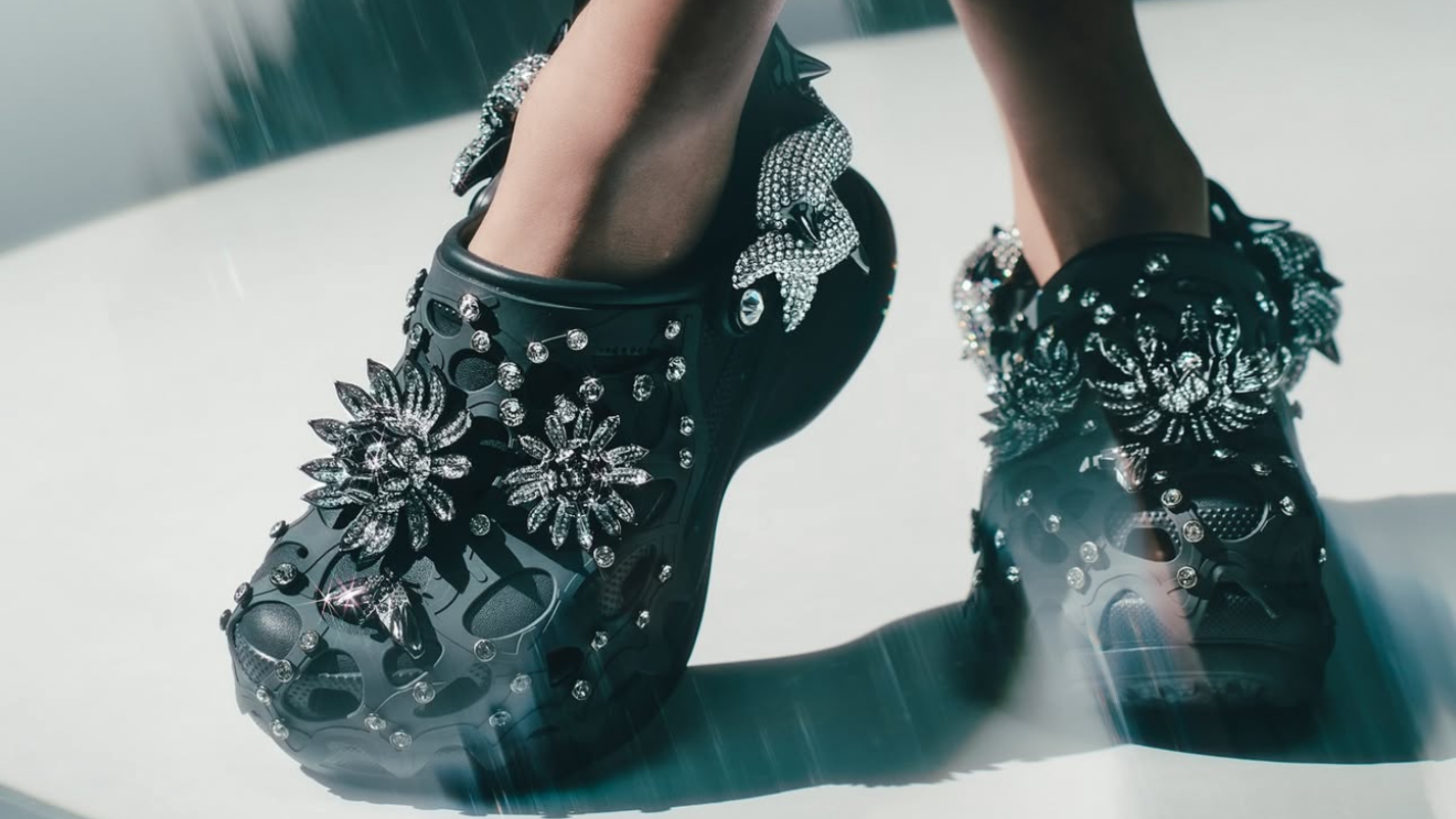 Así es la nueva colaboración Crocs x Swarovski