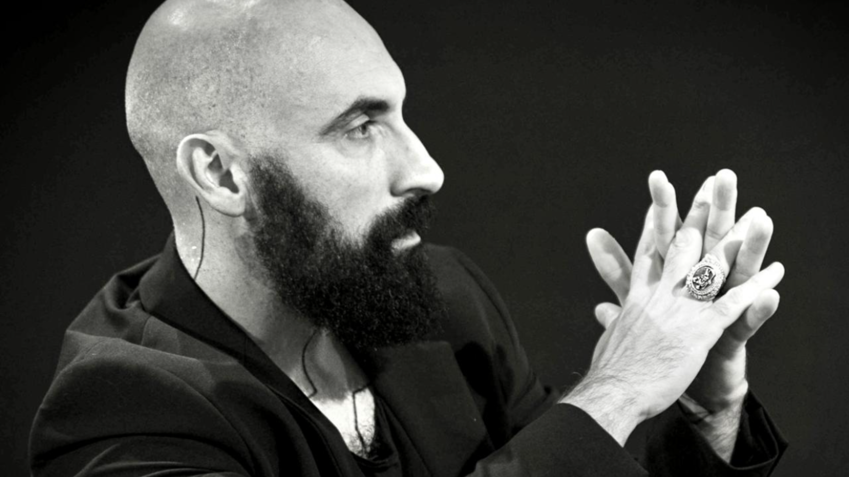 El diseñador gay que viste al PAPA: La historia de Filippo Sorcinelli