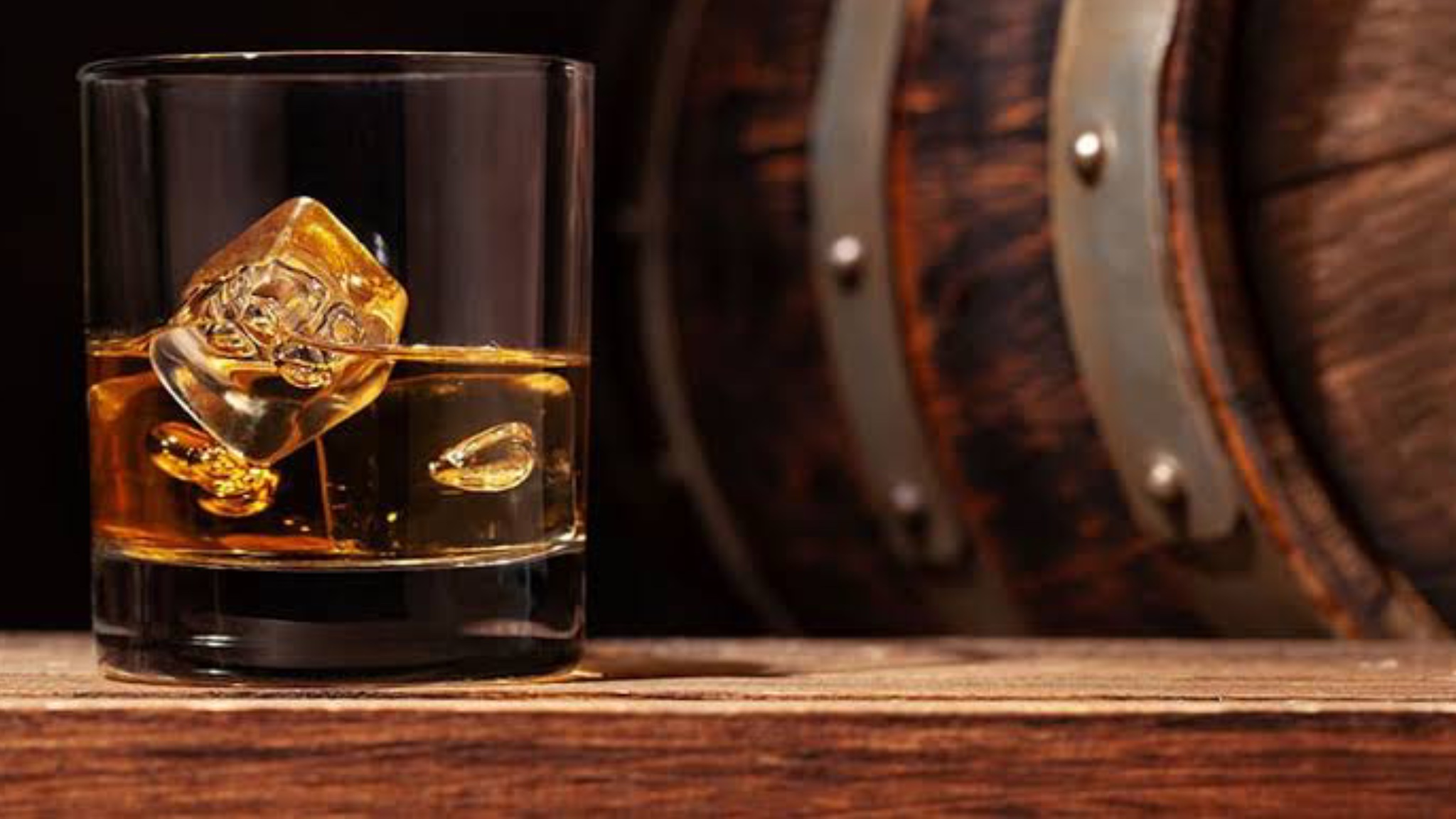 Guía para principiantes: Cómo tomar whisky y no parecer novato