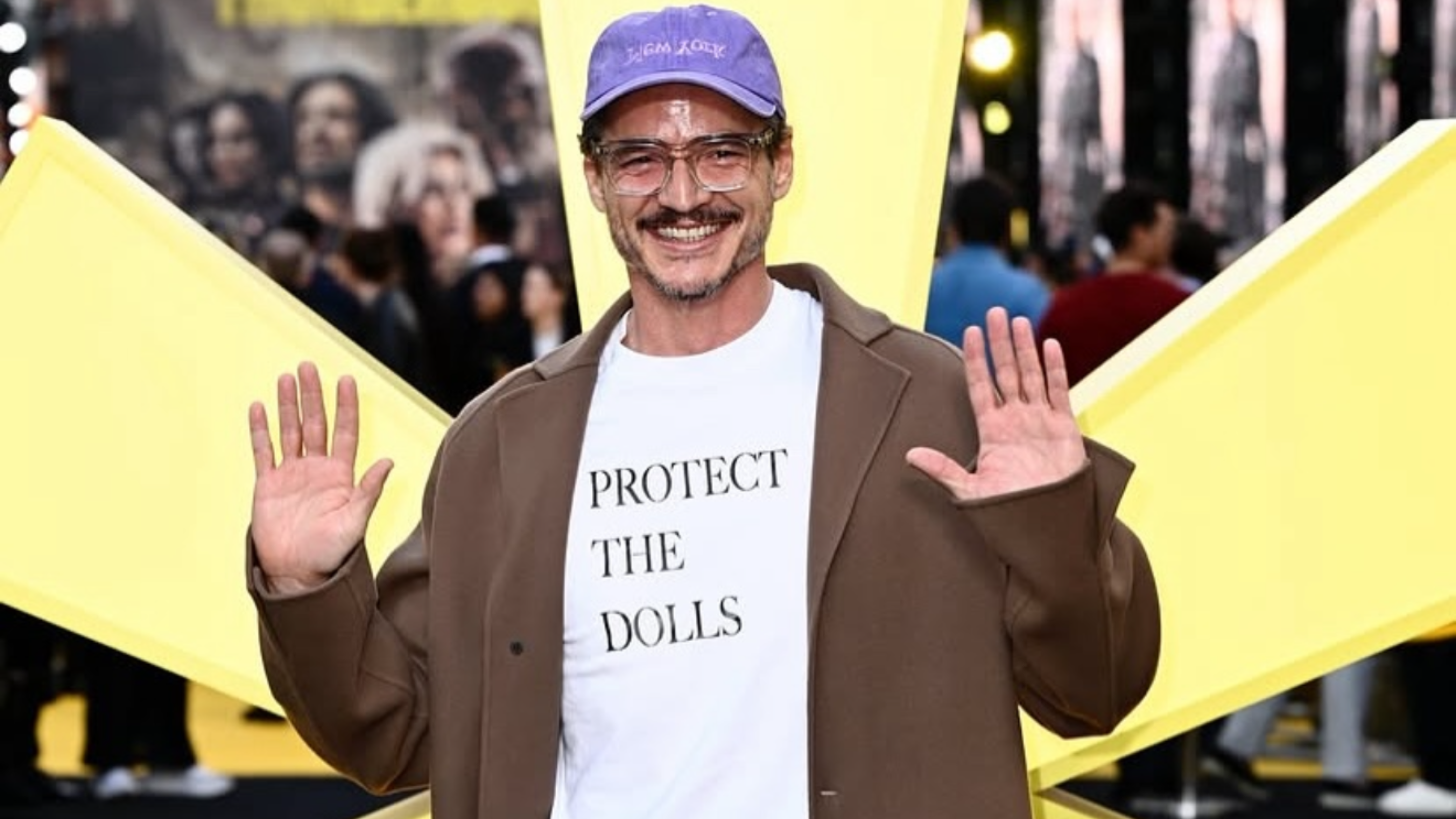 Pedro Pascal, Troye Sivan y Haider Ackermann hacen moda con causa: El poderoso mensaje detrás de “Protect the dolls”