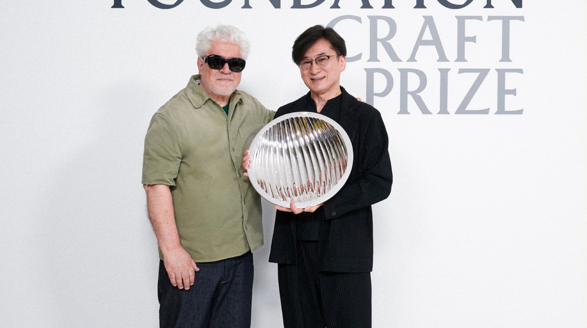 Pedro Almodóvar da el premio ganador en el Loewe Craft Prize 2025