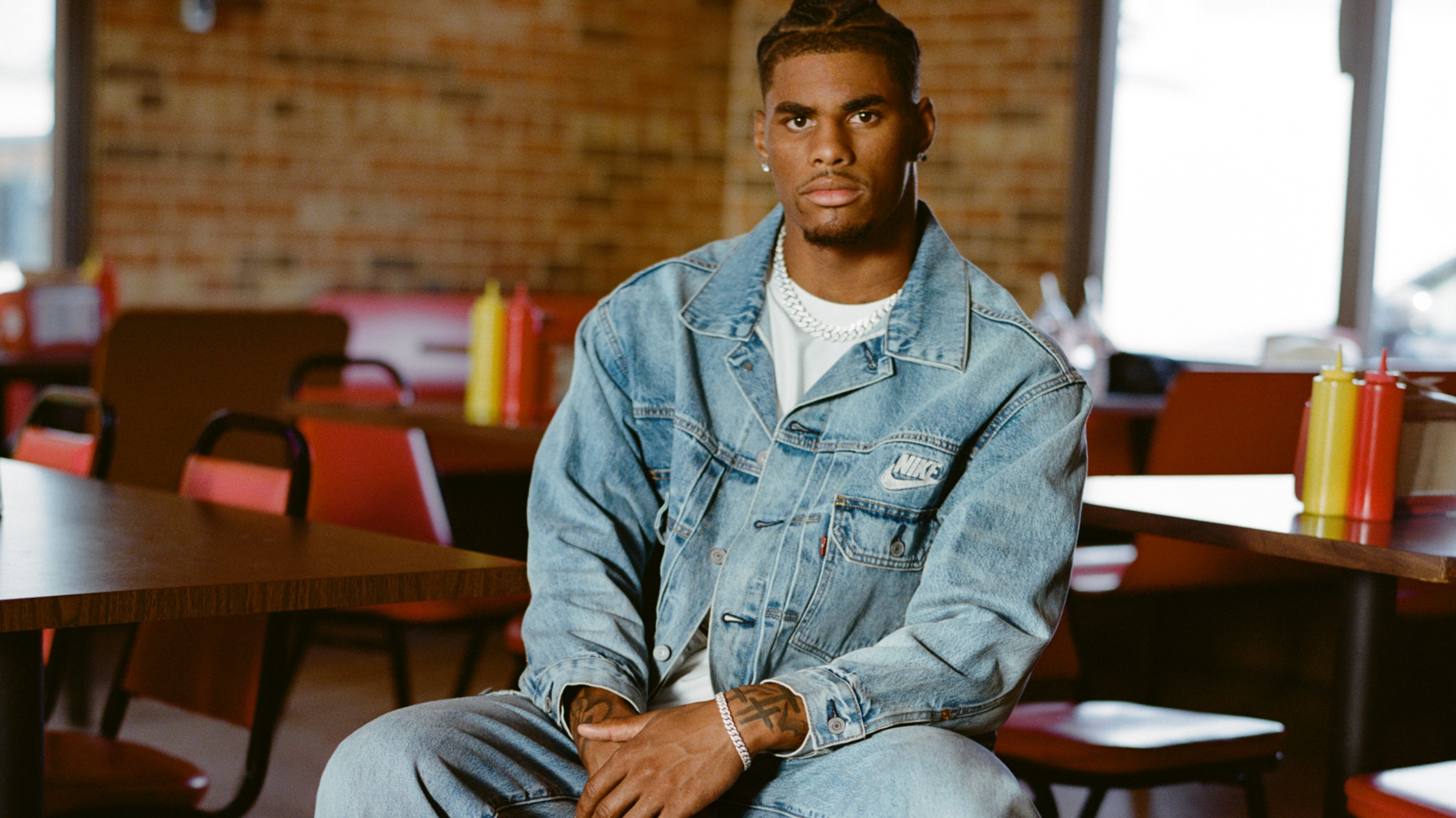 Así luce la nueva colección Levi’s® x Nike: mezclilla, sneakers y nostalgia noventera