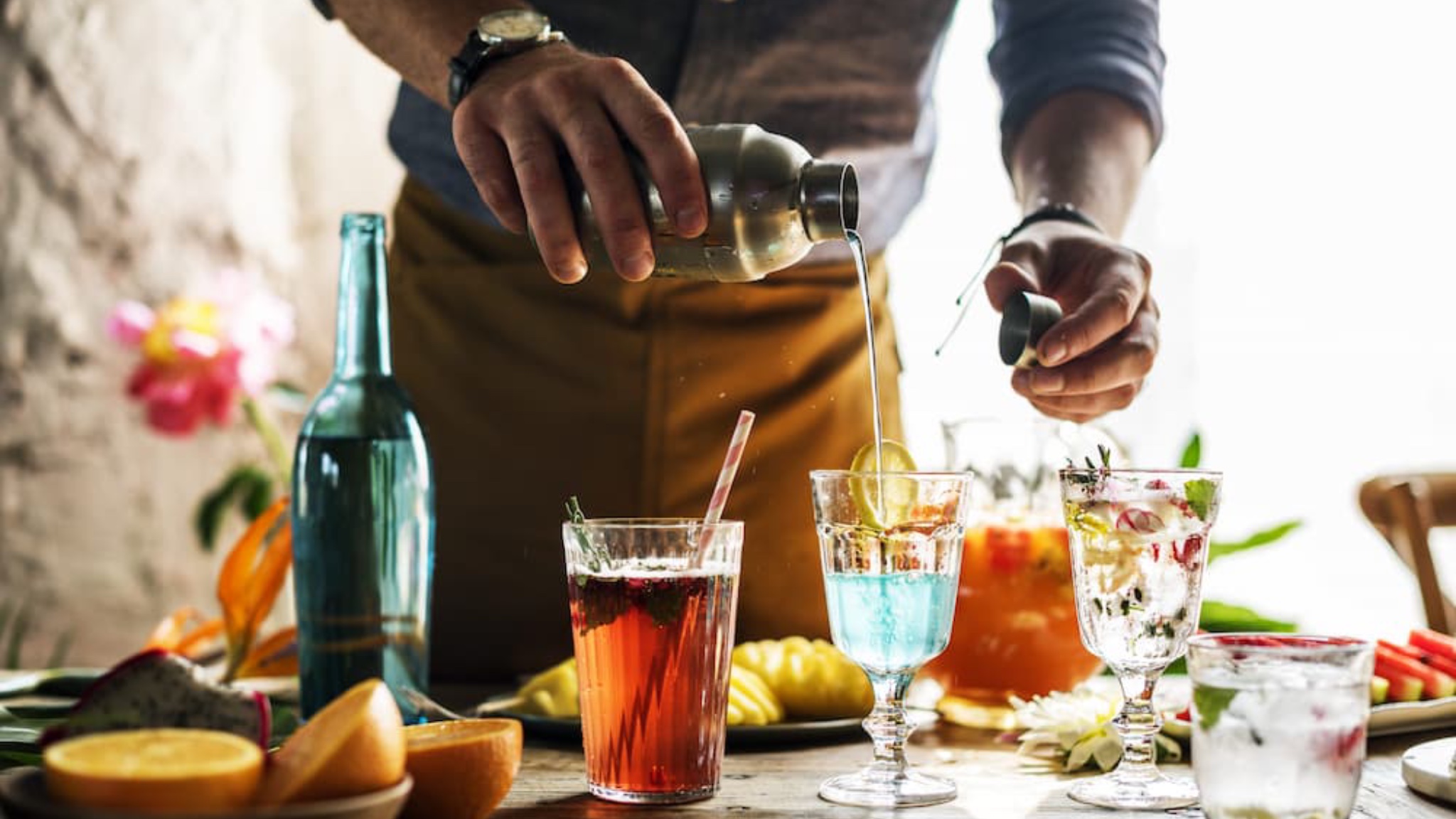 Los 5 mejores libros para aprender coctelería desde cero (y dominar el arte de un buen drink)