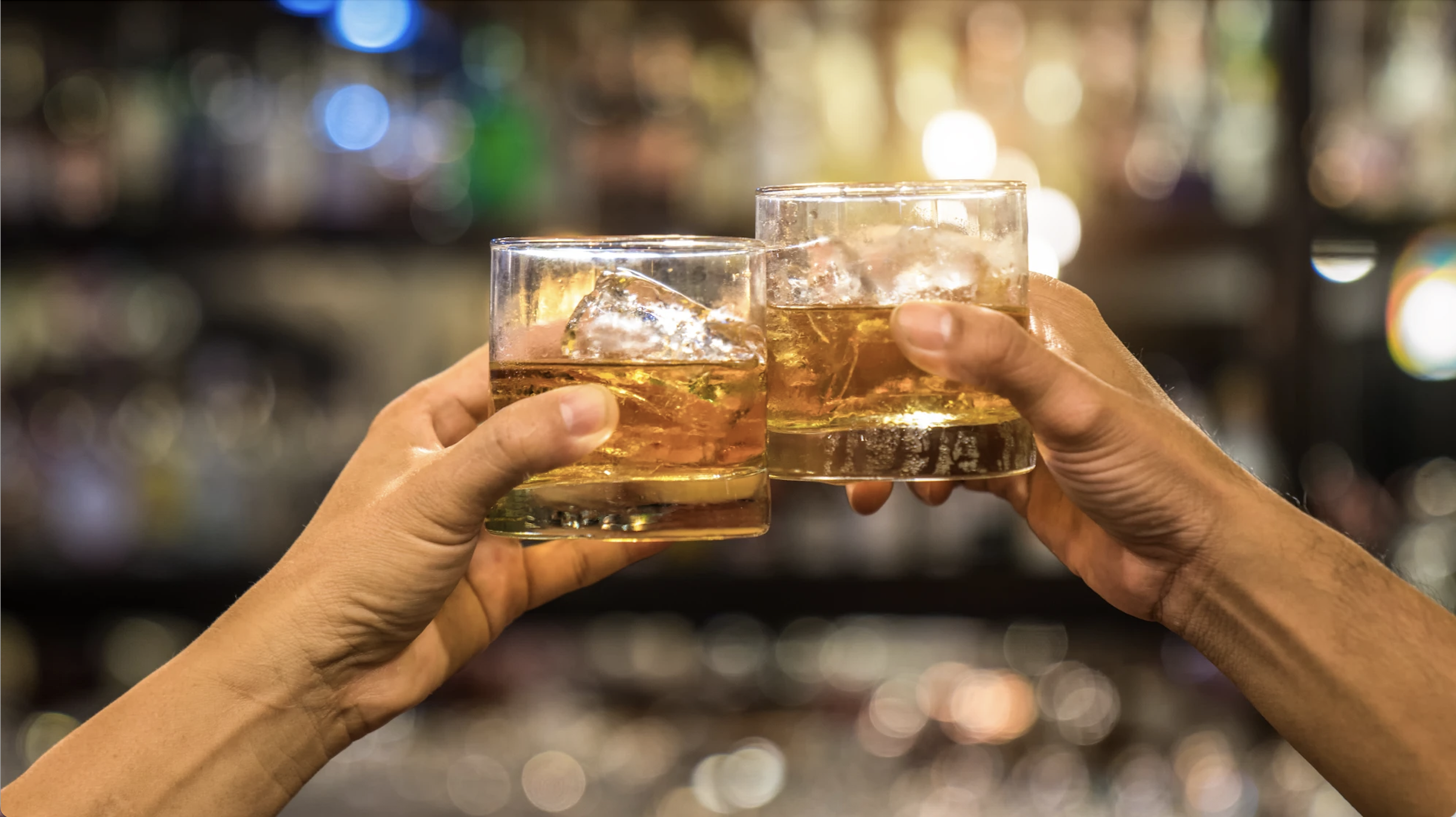 ¡No arruines tu whisky! Esta es la cantidad exacta de agua que debes agregar, según la ciencia