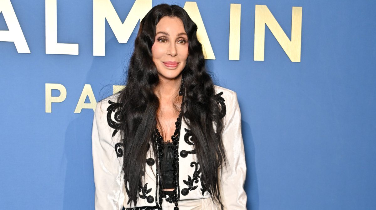 El ejercicio que hace Cher para mantenerse joven a sus 79; dura 5 minutos y no necesitas gym