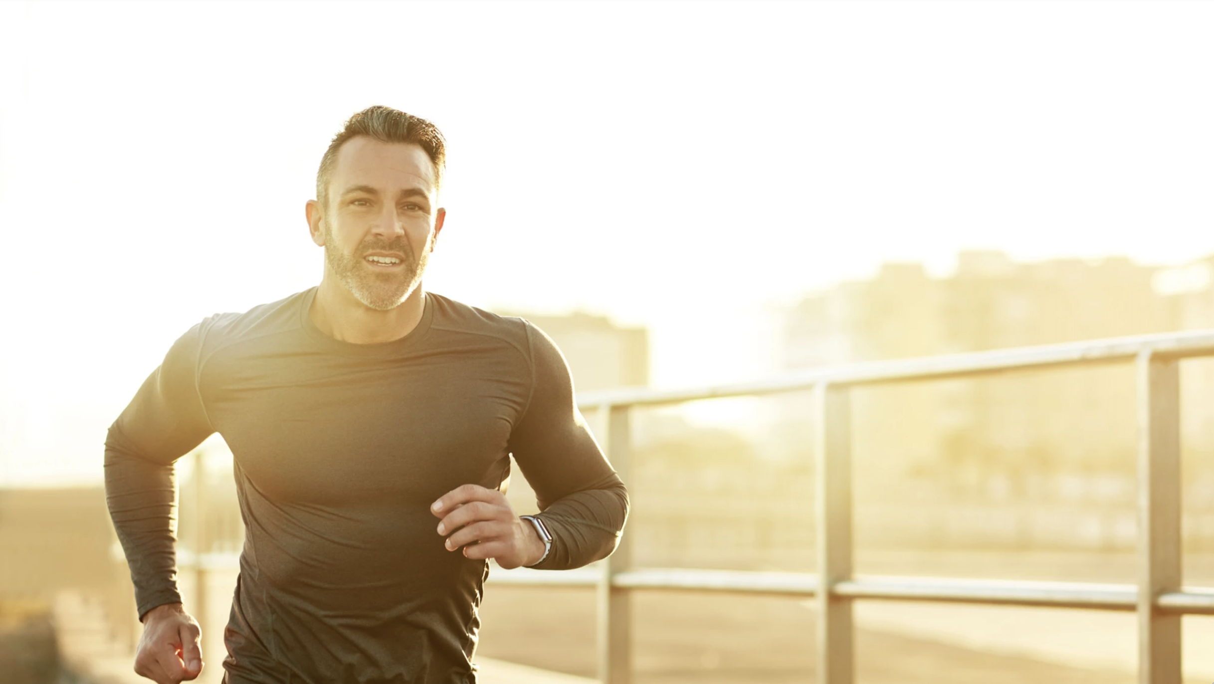 Harvard lo confirma: estos 4 hábitos te ayudan a lucir más joven y con más energía