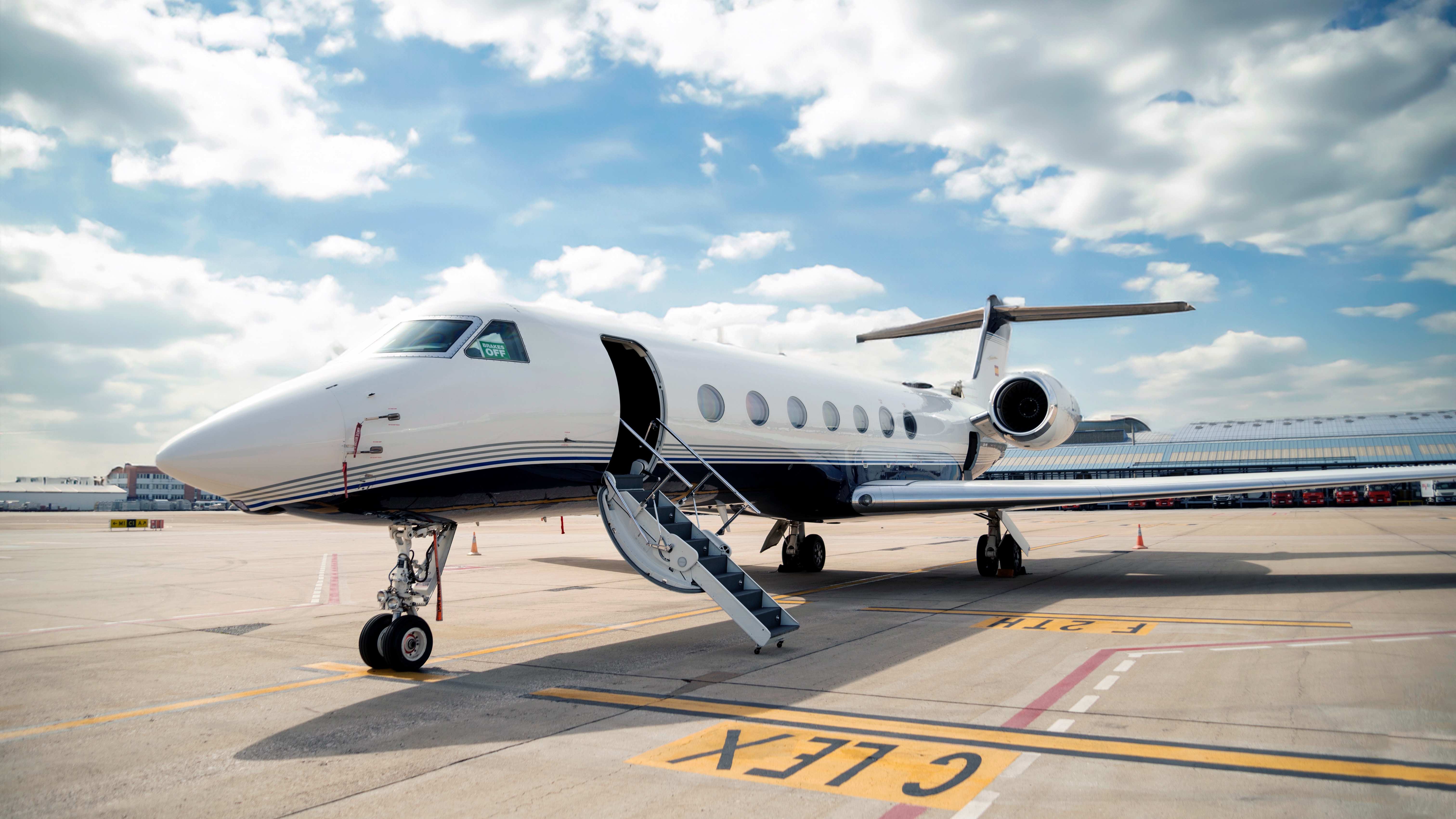 cuanto-cuesta-tener-un-jet-privado-costos-ocultos-que-nadie-te-cuenta