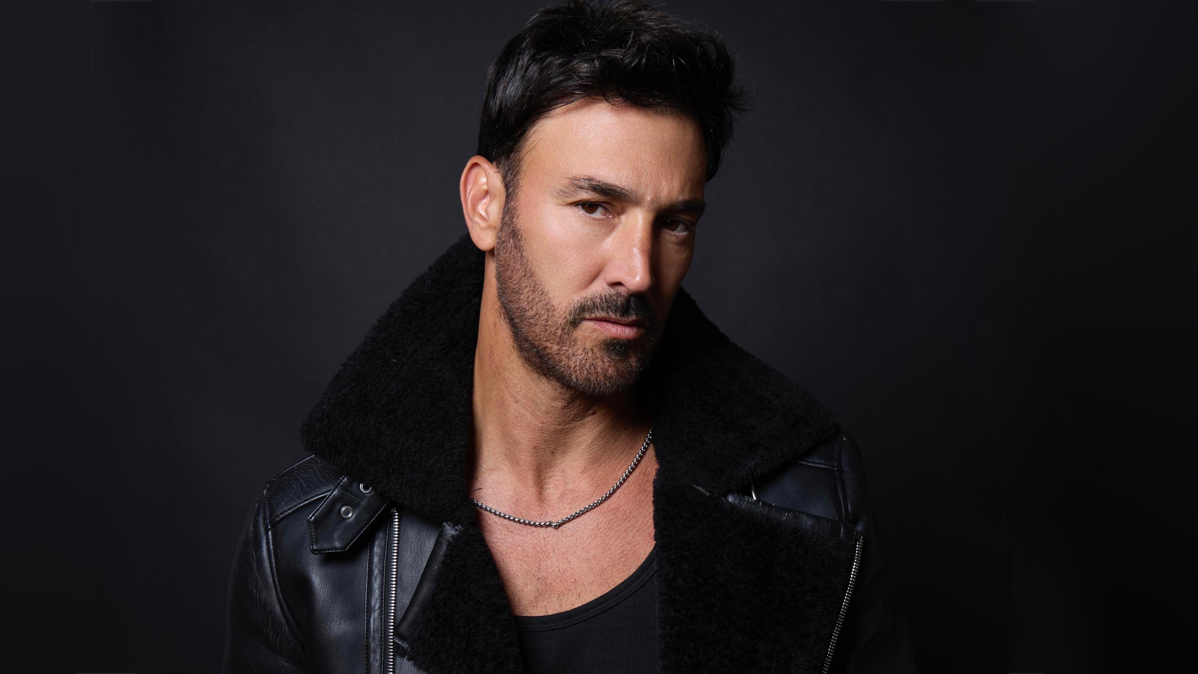 Reel-escape-la-serie-que-marca-el-regreso-de-christian-carabias-y-celebra-a-acapulco