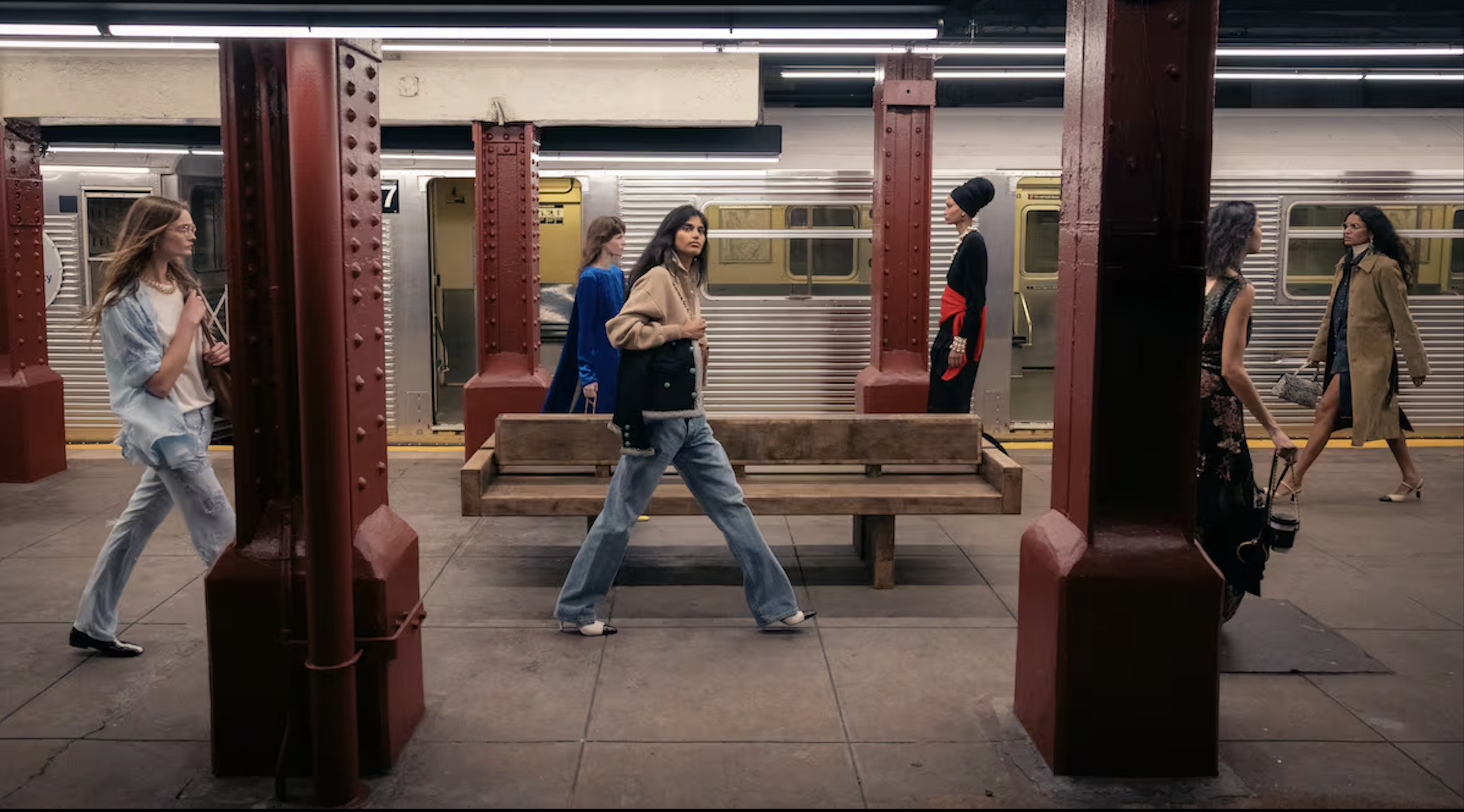 Chanel convierte el metro de Nueva York en pasarela: así fue el Métiers d’Art de Matthieu Blazy
