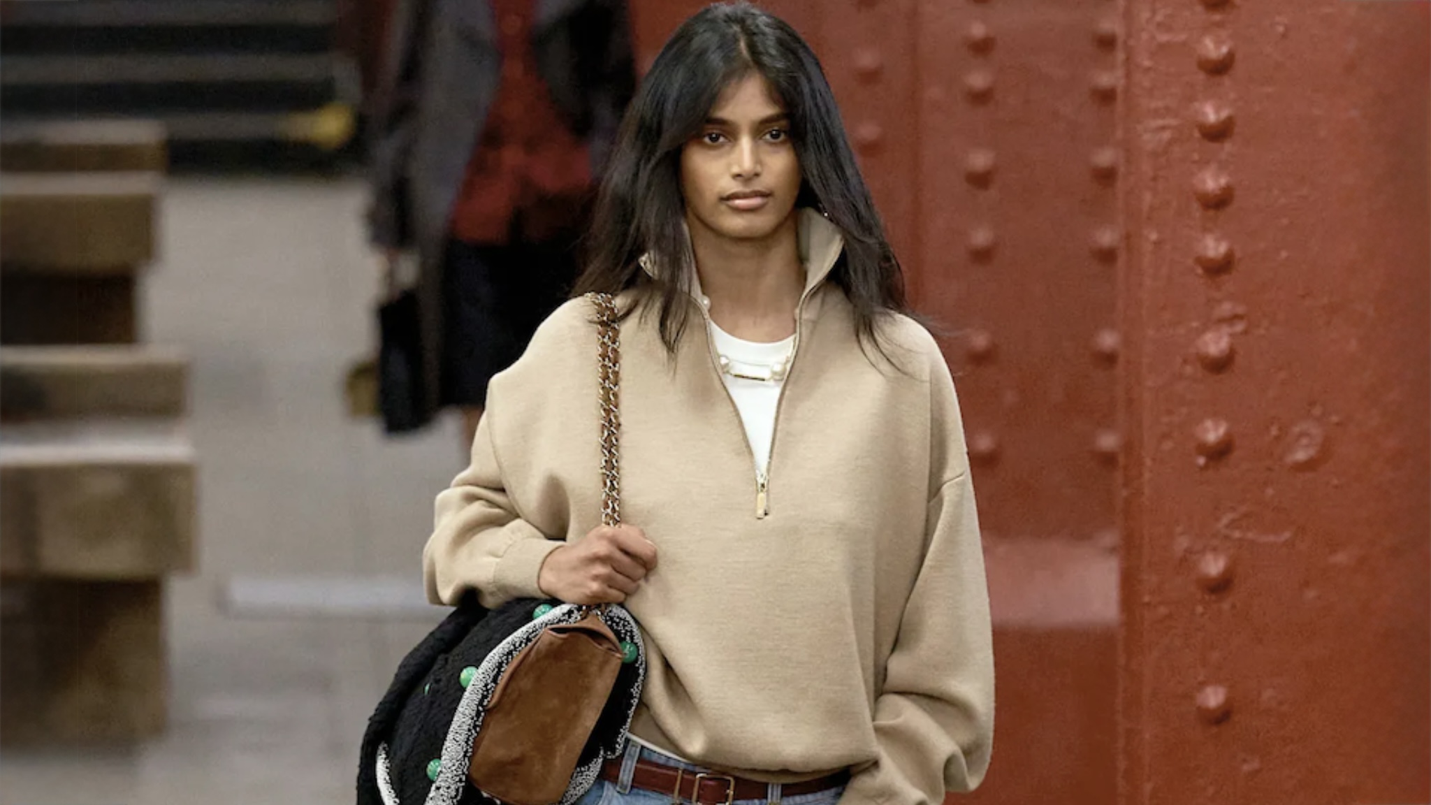 la-primera-modelo-india-en-abrir-chanel-asi-nacio-el-fenomeno-bhavitha-mandava