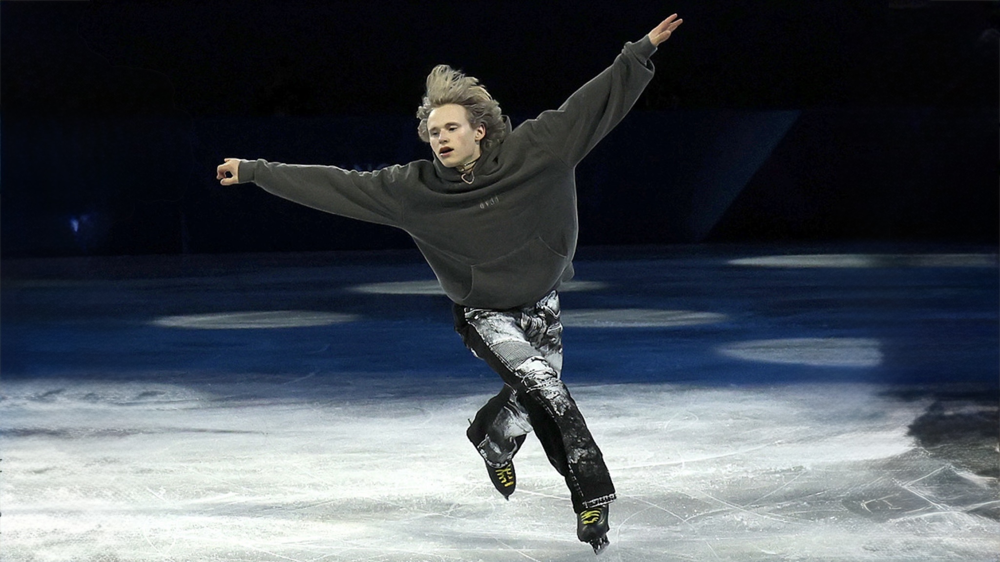 Ilia Malinin en Balmain: streetwear y jeans de lujo sobre el hielo olímpico 2026