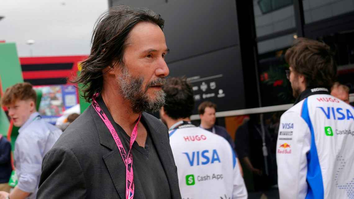 Keanu Reeves producirá documental sobre Cadillac en la F1 junto a Checo Pérez