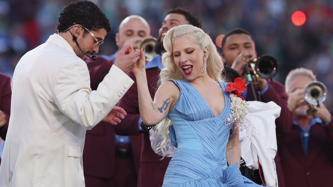 Lady Gaga y su homenaje a Puerto Rico usando la flor de Maga en el Super Bowl
