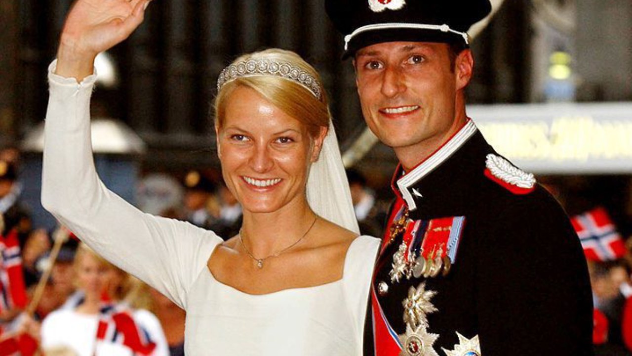 Mette-Marit de Noruega, royal que habló con Epstein y un hijo que enfrenta juicio de acoso; esta es su historia