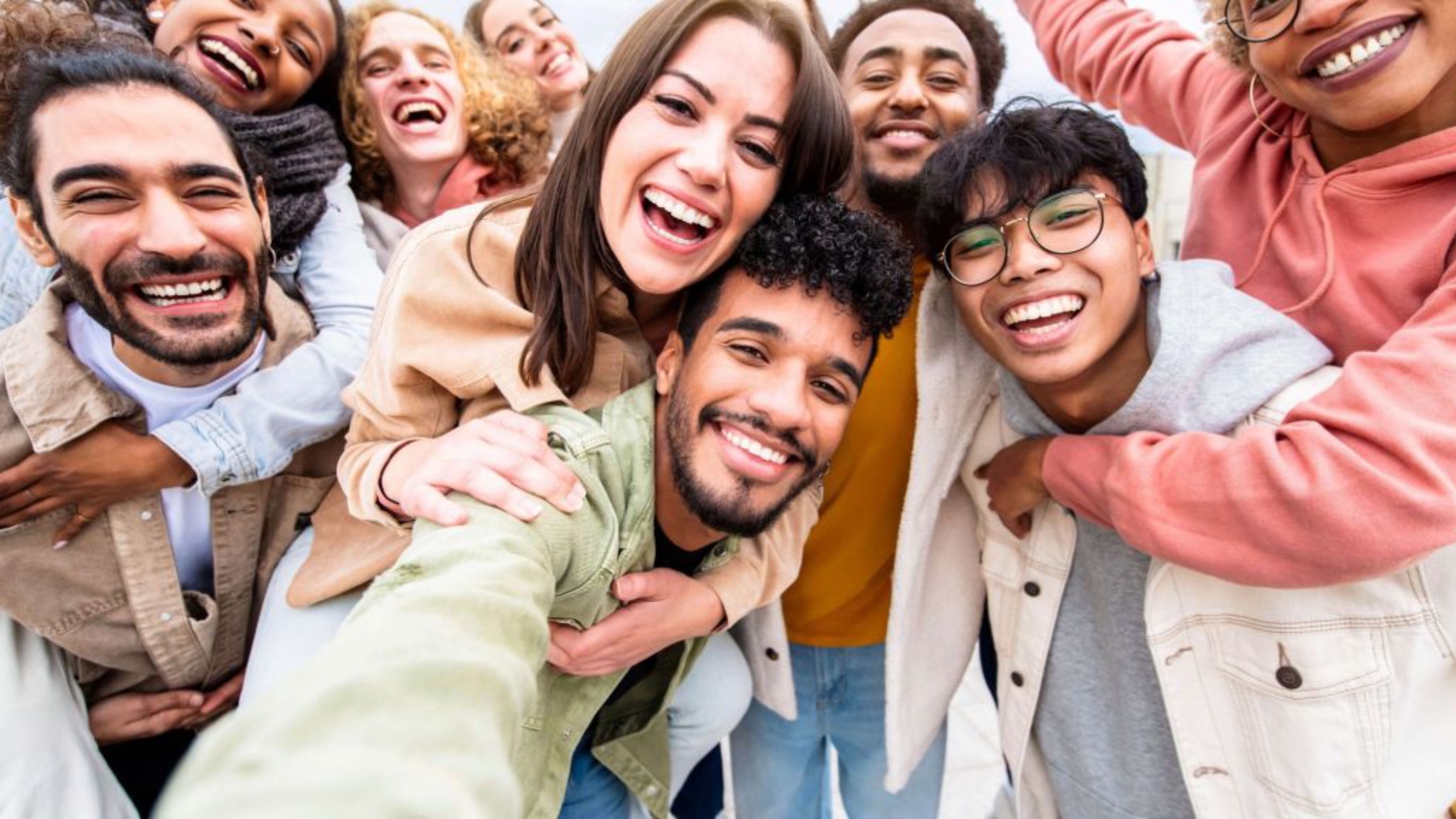 Perfume Clubs: La tendencia de la GenZ para combatir la soledad