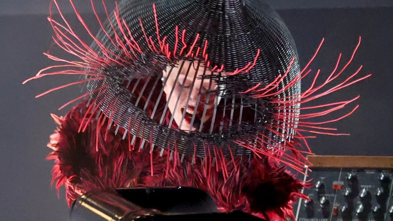 Todas las veces que Lady Gaga vistió Alexander McQueen y nos dio looks históricos