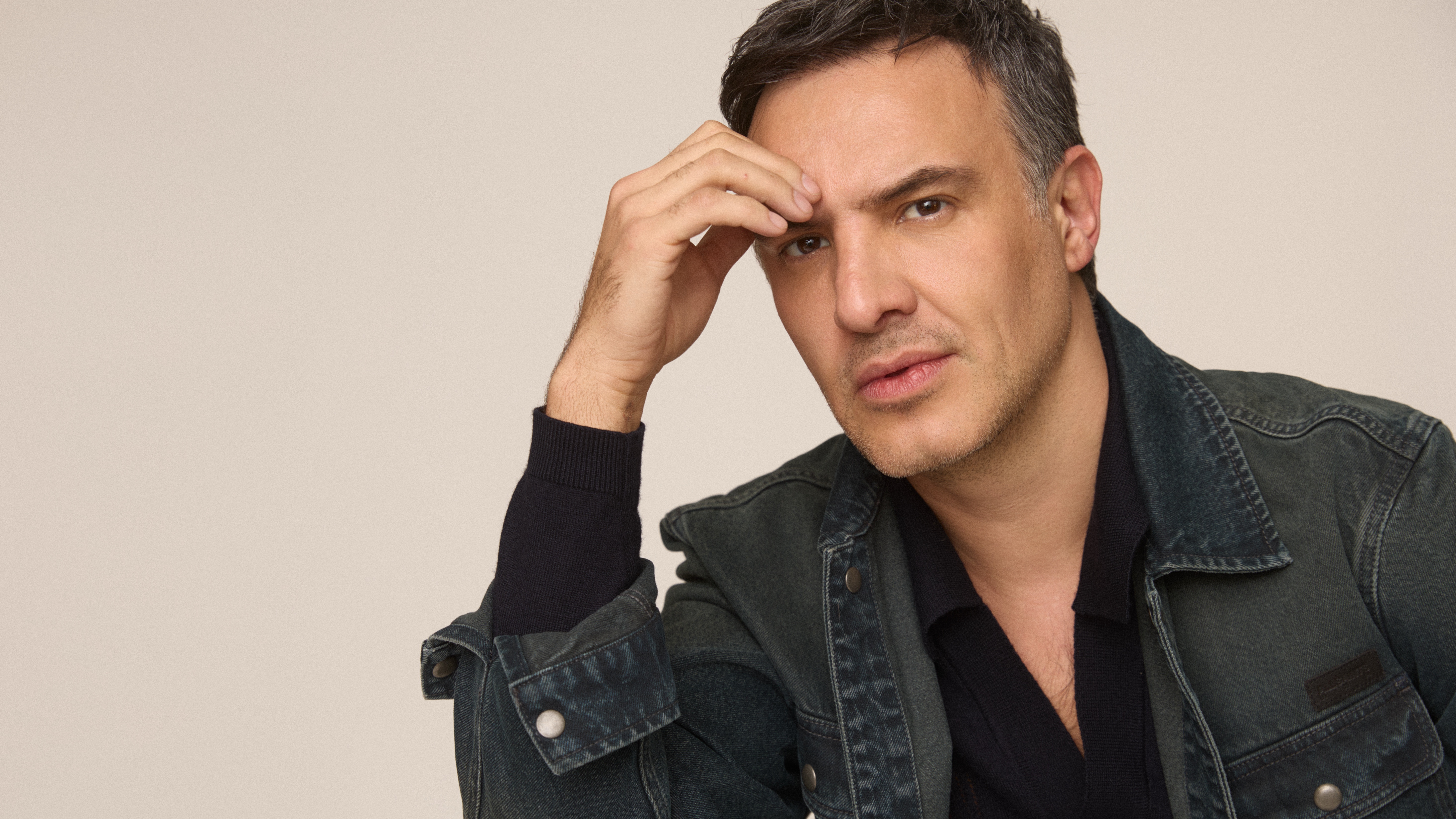 Alejandro de la Madrid y el poder sin culpa: el villano que no pide perdón en Lobo, morir matando