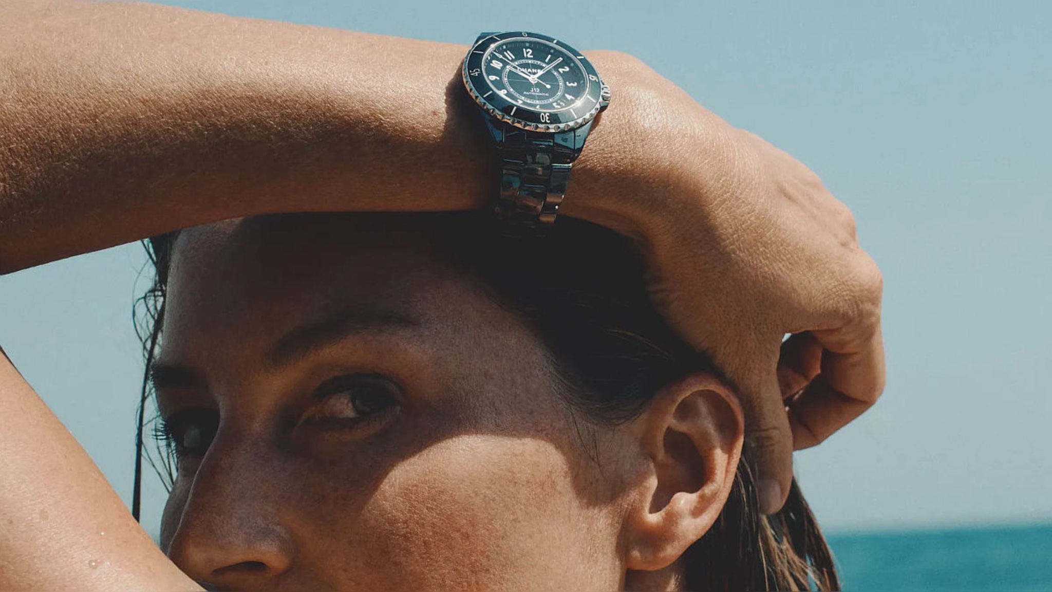Gisele Bündchen protagoniza la nueva campaña del icónico reloj Chanel J12