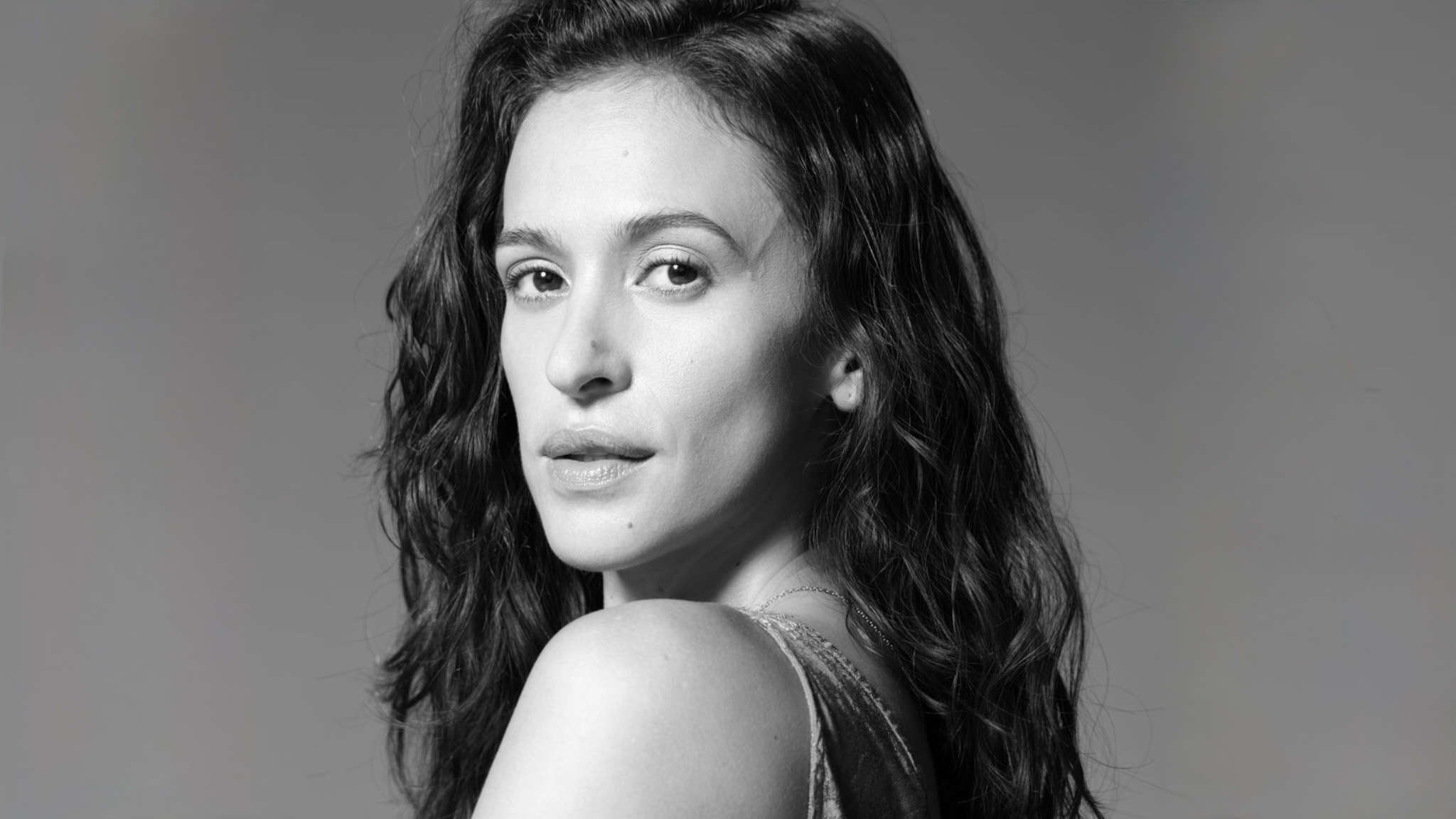 “La Oficina” consolida a Arelí González como estrella de la comedia mexicana