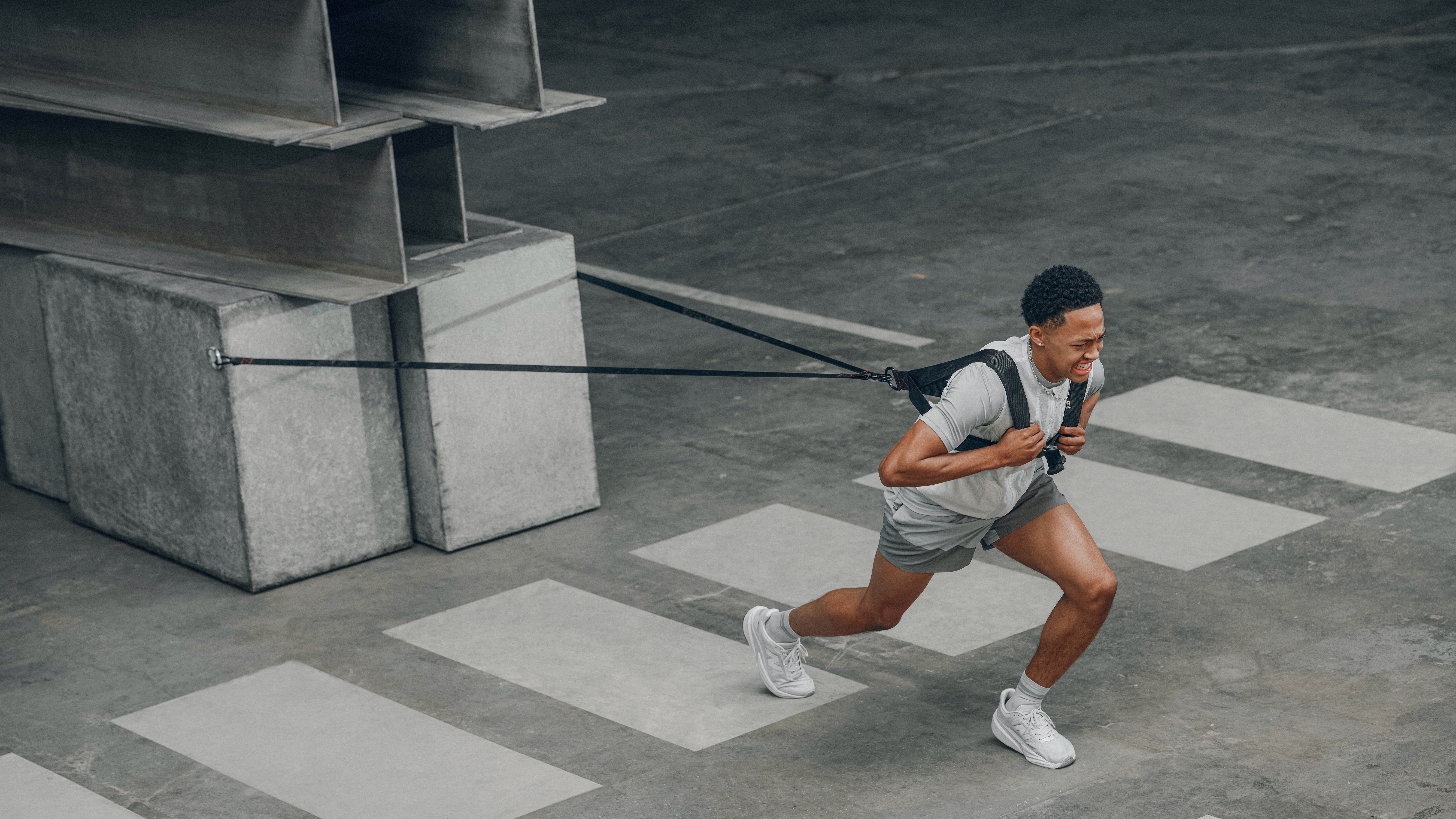 new-balance-celebra-grey-days-la-historia-detras-de-su-color-mas-iconico