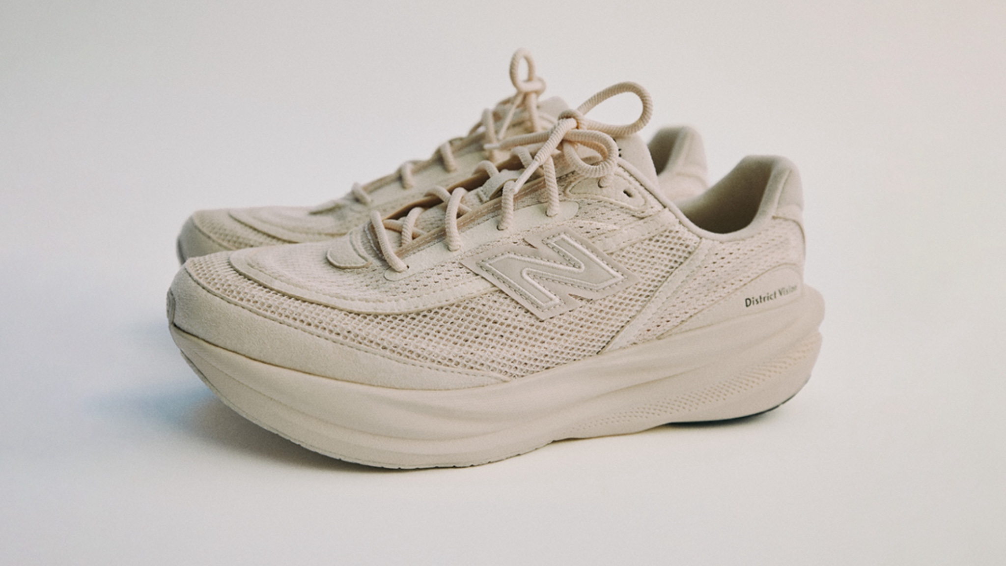 Running y lujo se fusionan: así es el District Vision x New Balance 1080v15