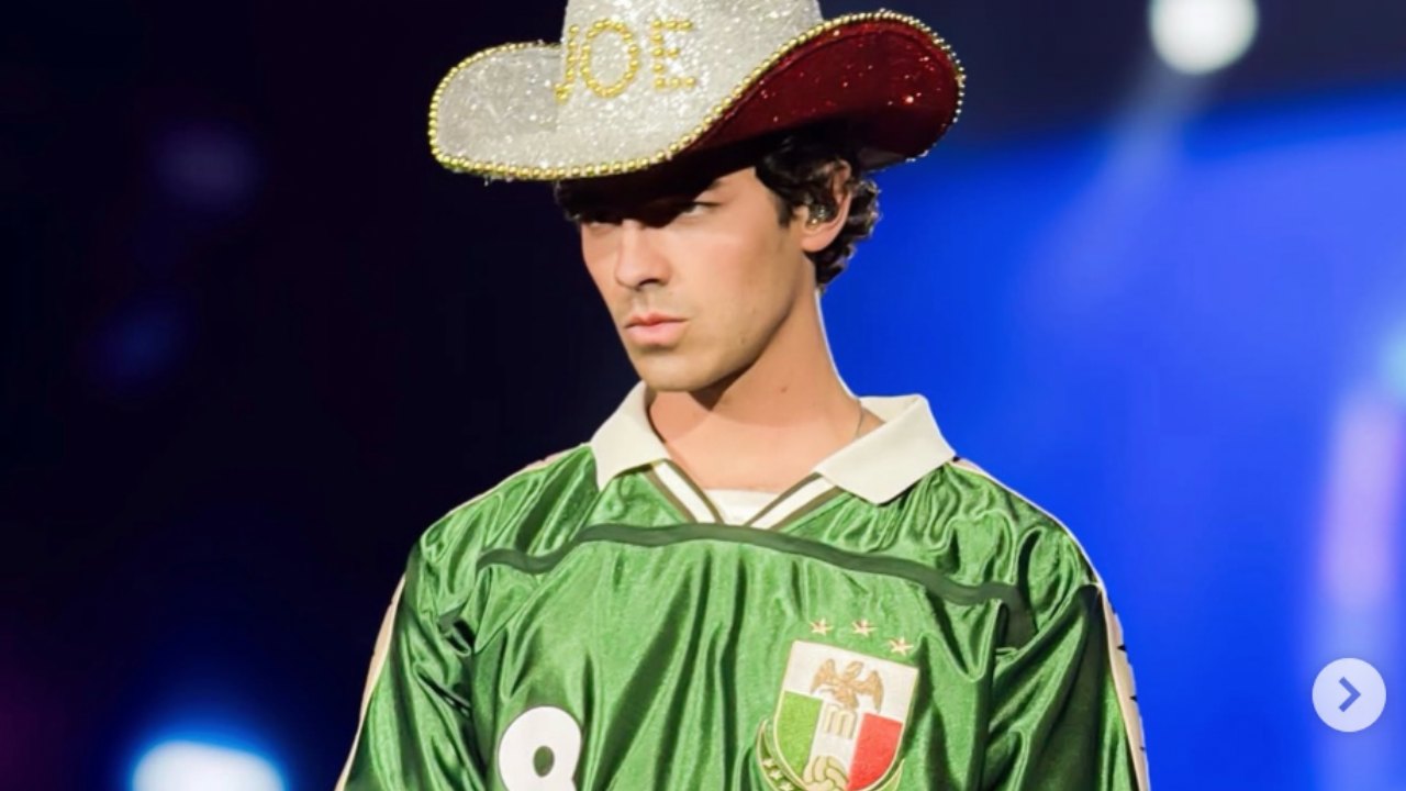 ¿Quién diseñó el jersey del Mundial que usó Joe Jonas en el Tecate Emblema?