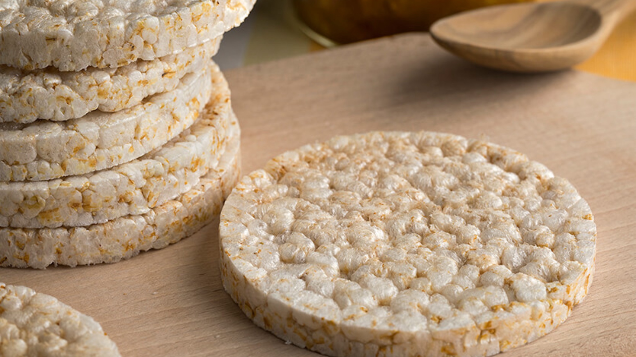 ¿Las galletas de arroz realmente son saludables?