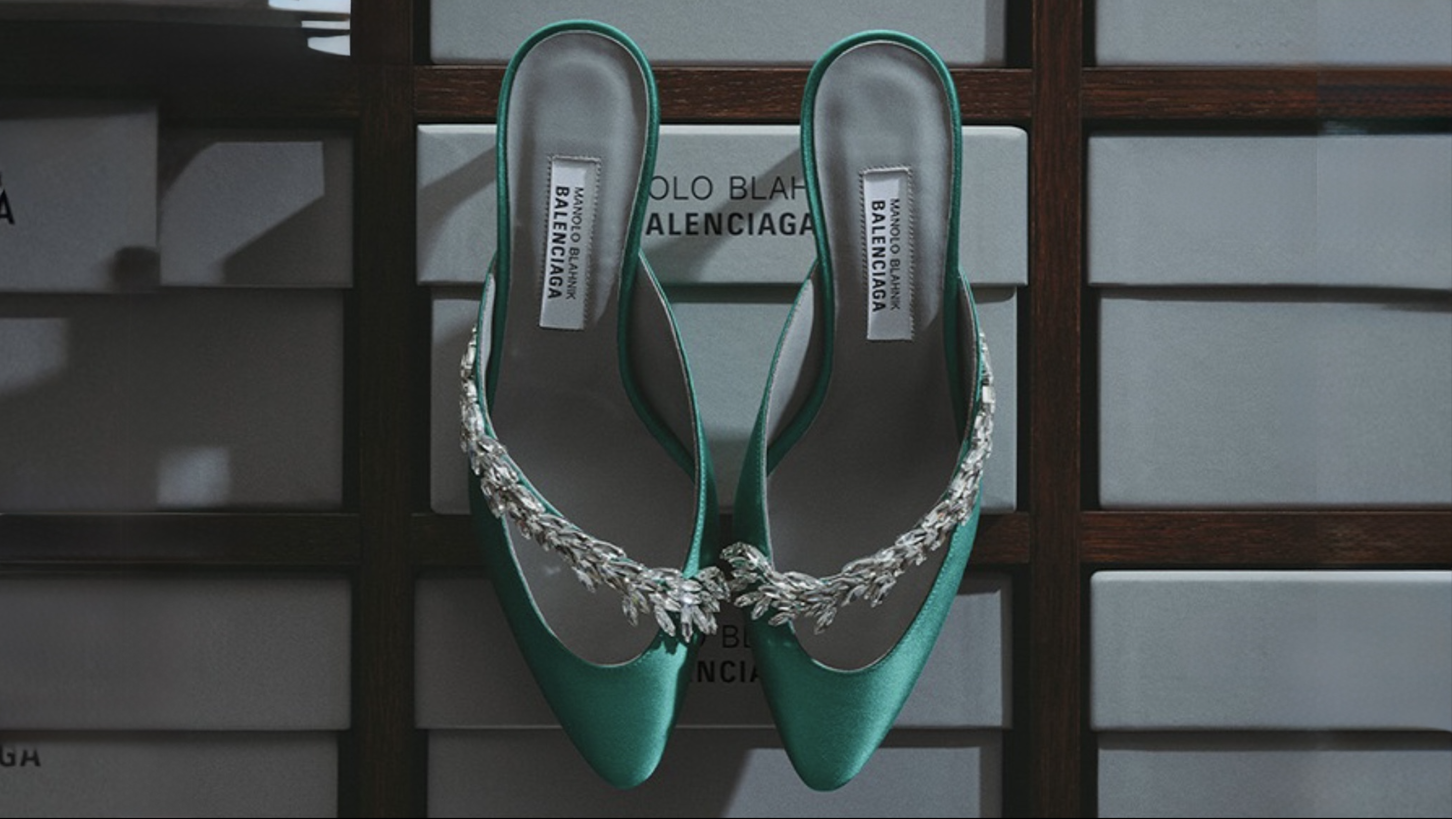 manolo-blahnik-y-balenciaga-presentan-los-zapatos-mas-deseados-del-ano