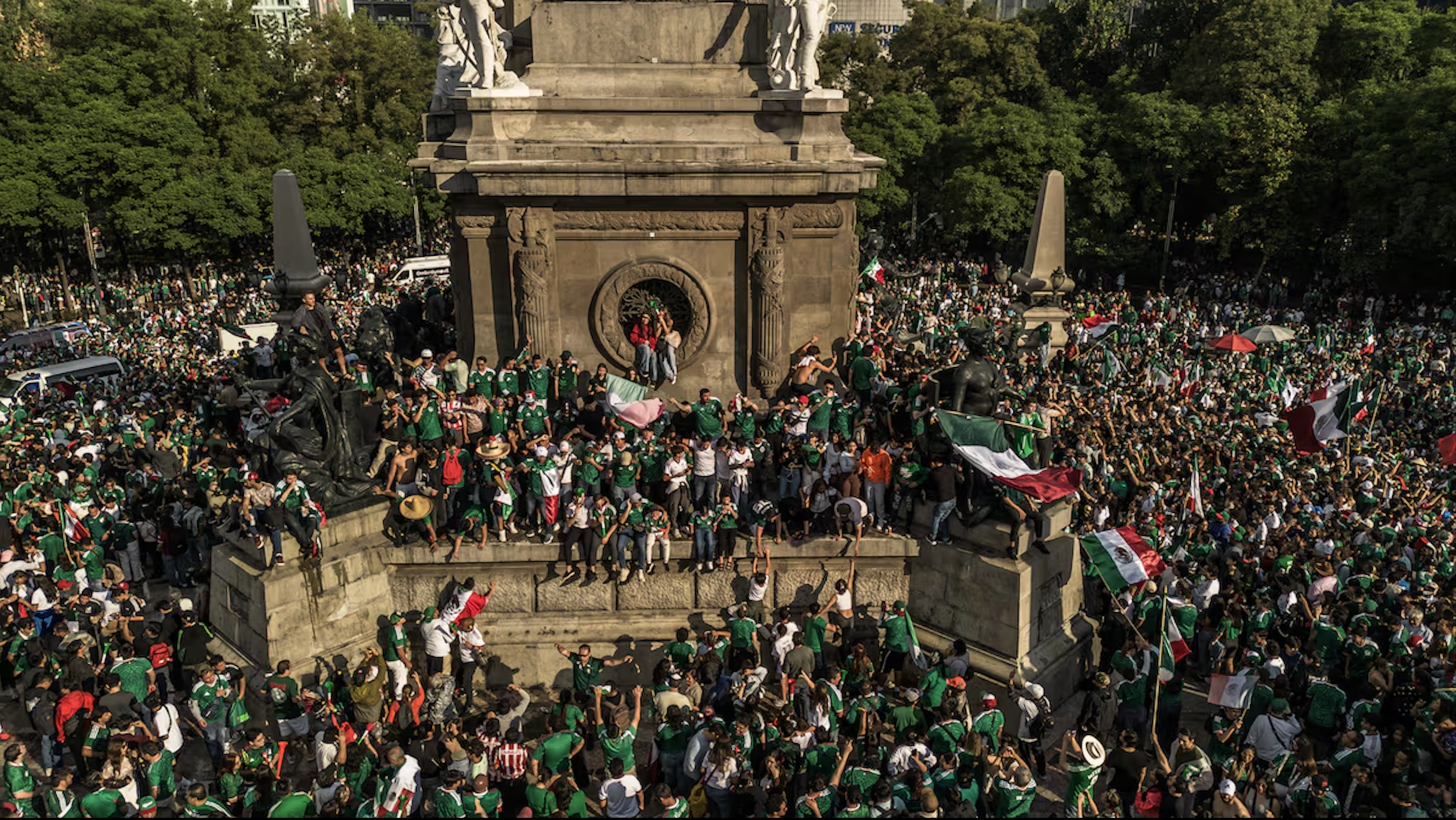 ¿Por qué celebramos en el Ángel? El origen de la tradición futbolera más icónica de México