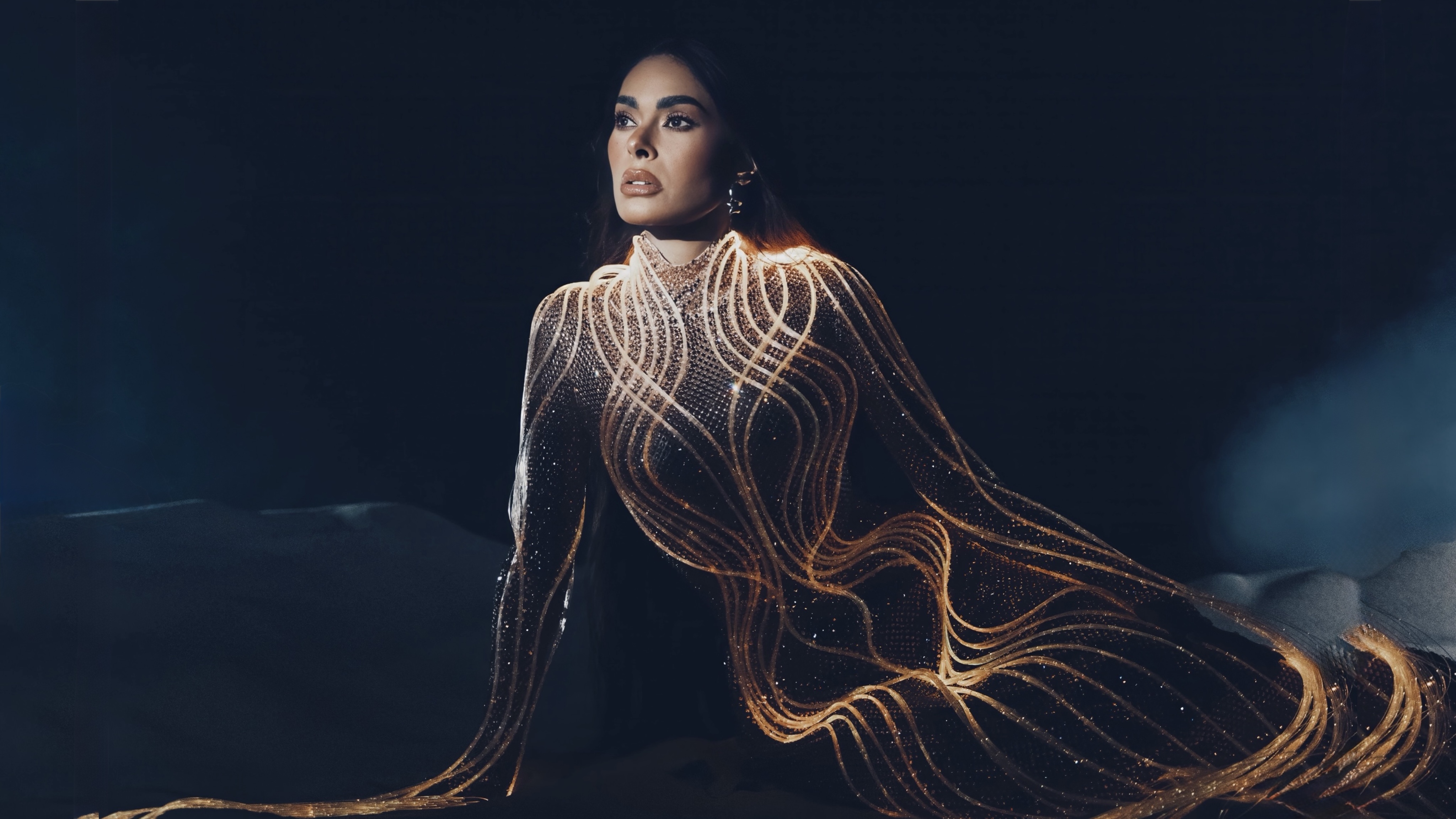 Así fue el impresionante vestido de Galilea Montijo con luces LED para el estreno de LCDLF México