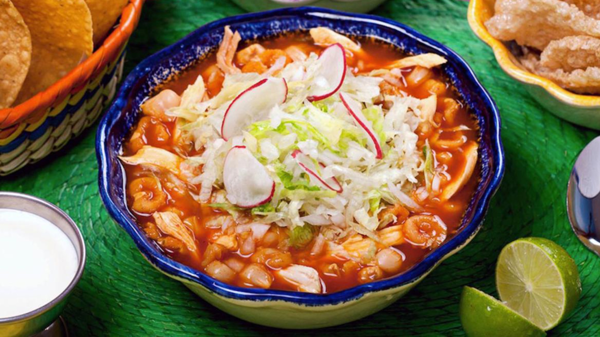 ¿Cuántas calorías tiene un plato de pozole?