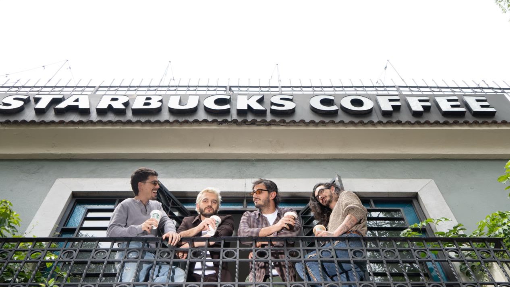 Morat y Starbucks lanzan una colaboración